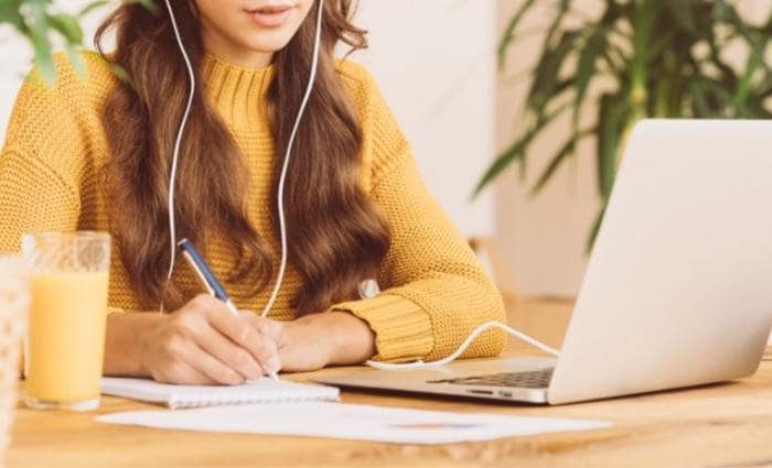 girl in front of a computer taking onilne courses